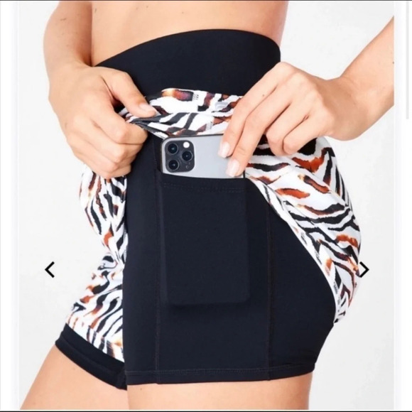 Fabletics Olesia Tiger Print Lined Running Gym Shorts​​​​​​​​​ - Picture 3 of 3